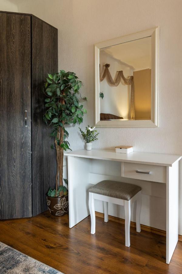 Bougainvillea--Apartment By The Sea Ston Extérieur photo