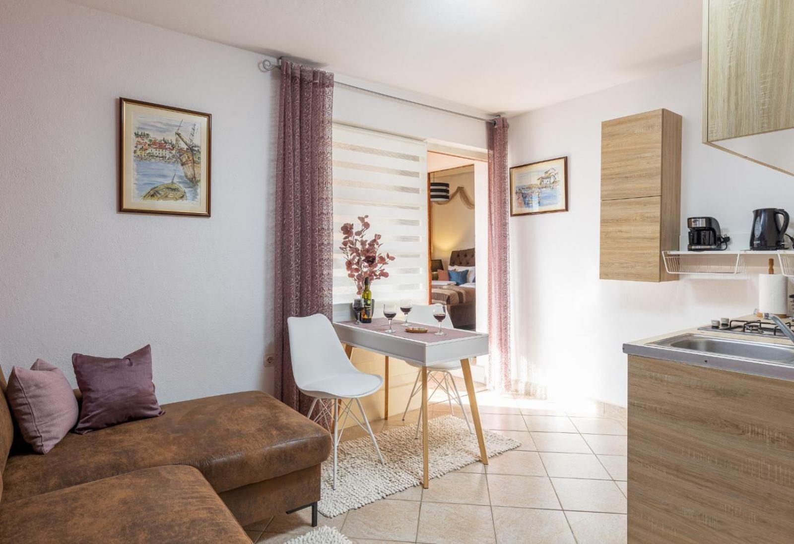 Bougainvillea--Apartment By The Sea Ston Extérieur photo